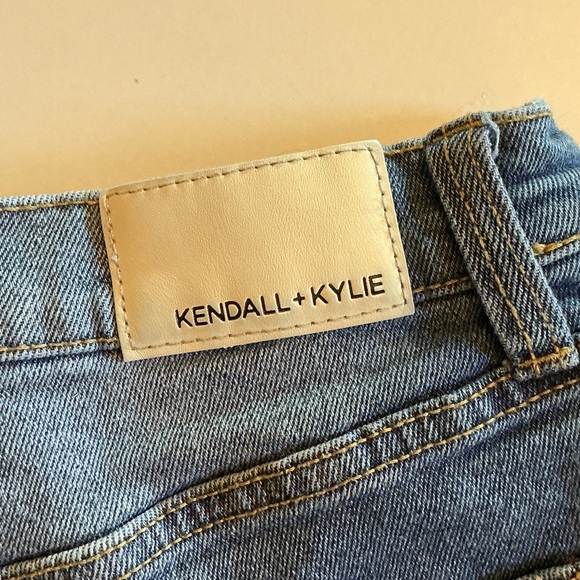Kendall & Kylie Blue Jean Shorts Size 5/27 - Picture 3 of 7